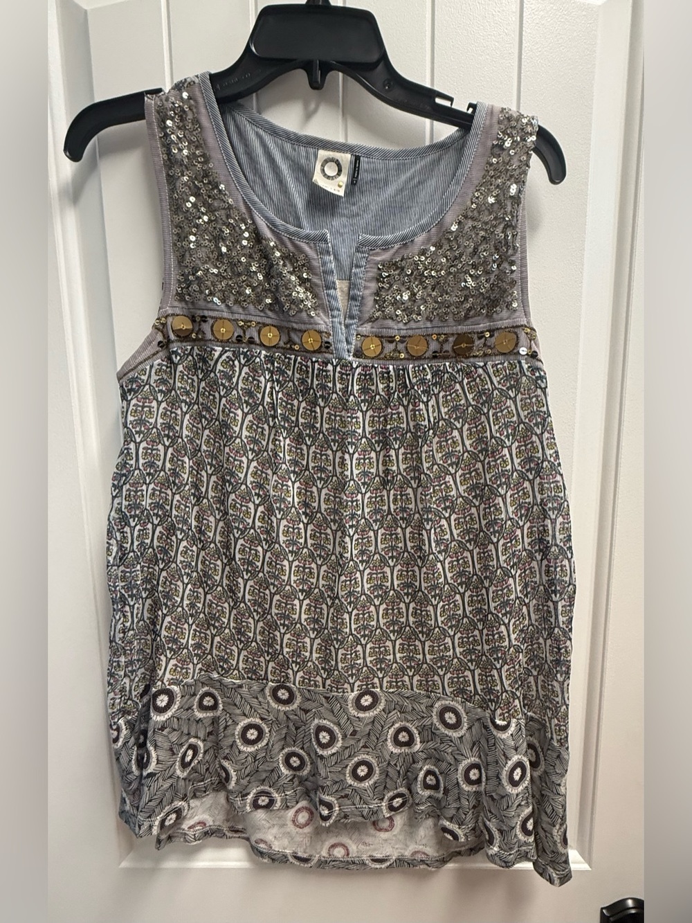 Akemi + Kin Anthropologie Sequins Boho Sleeveless Blouse Size Small NWOT Flowy